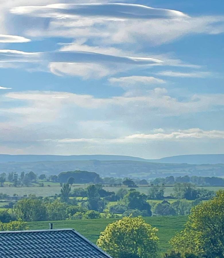 Ribble Valley Lodge Retreat Gisburn Bagian luar foto