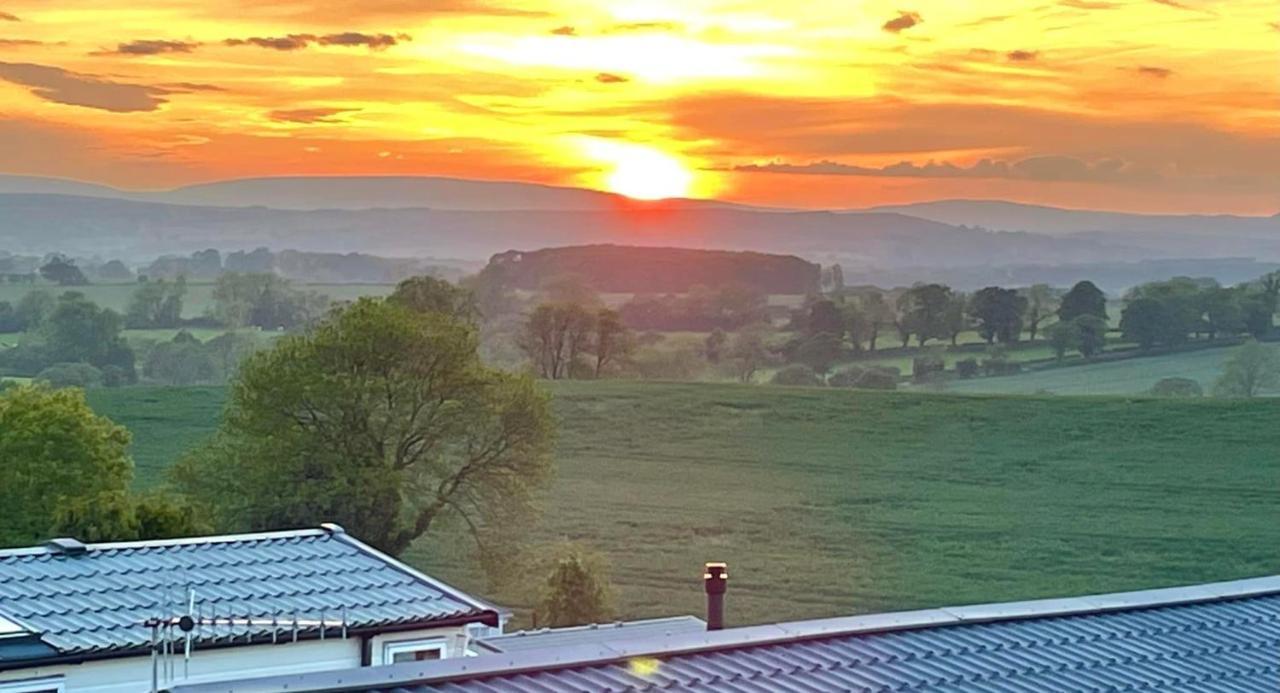Ribble Valley Lodge Retreat Gisburn Bagian luar foto